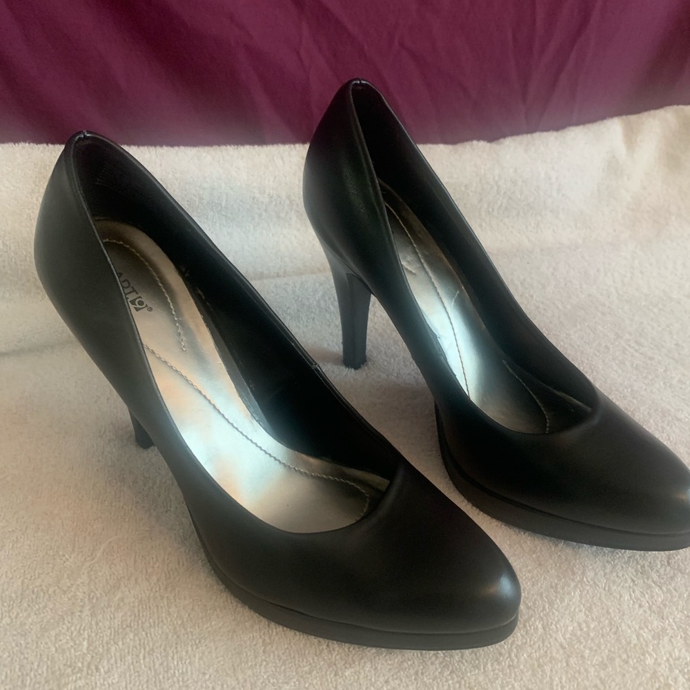 APT. 9 Karsen Black Heels